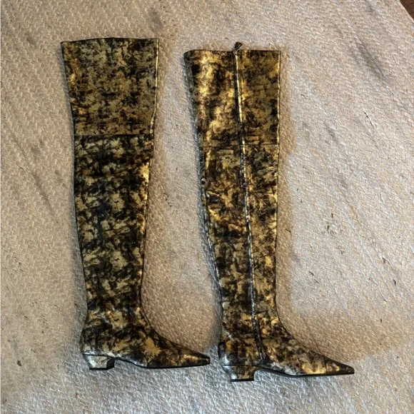 CHANEL BNIB AW 2018 Interlocking CC Logo thigh-high boots - Picture 5 of 16